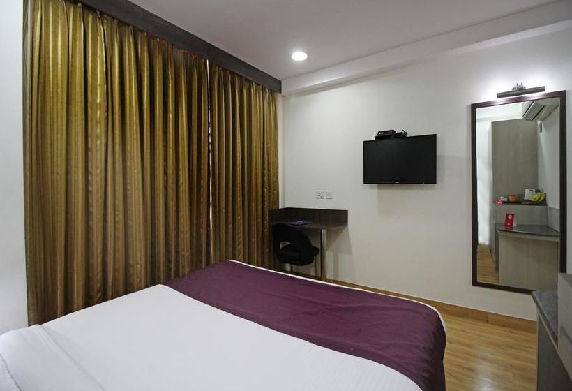 Hotel Zo Rooms Noida Sector 62 5