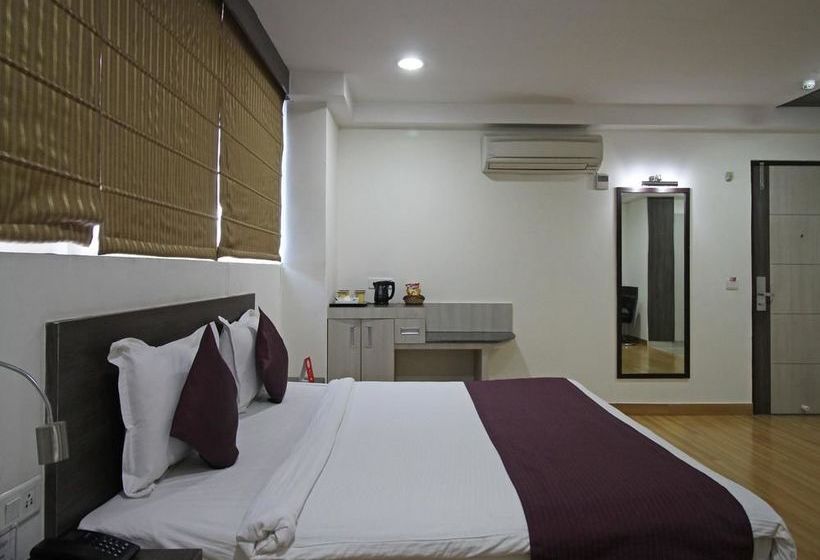 Hotel Zo Rooms Noida Sector 62 8