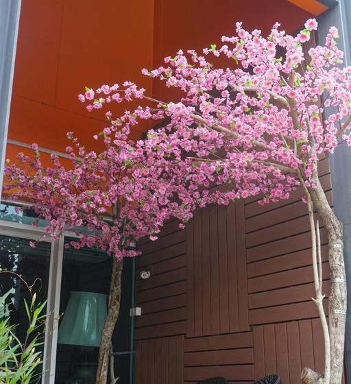 Hotel Bangkok Travel Suites