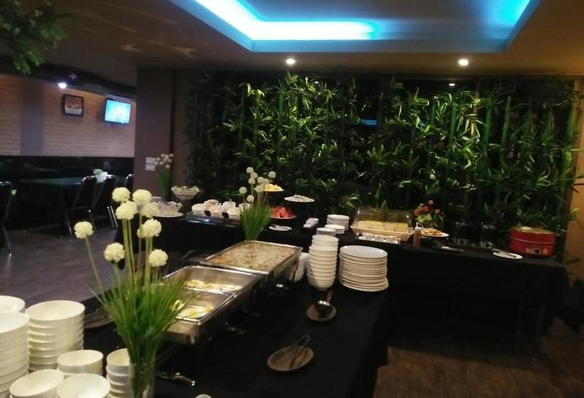 Hotel Bangkok Travel Suites 11