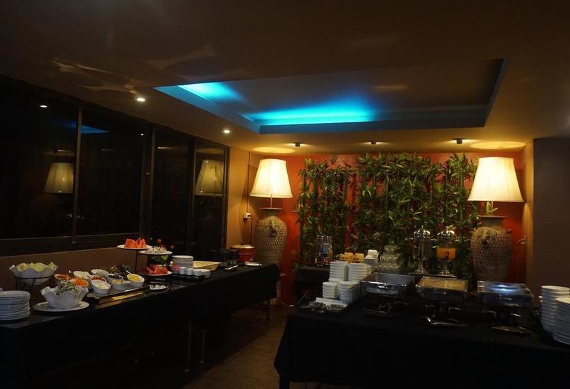 Hotel Bangkok Travel Suites 12