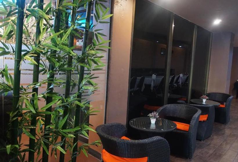 Hotel Bangkok Travel Suites 16