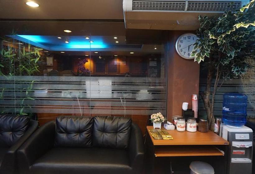 Hotel Bangkok Travel Suites 17