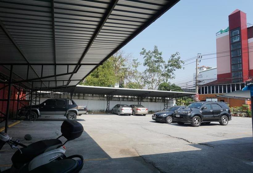 Hotel Bangkok Travel Suites 5