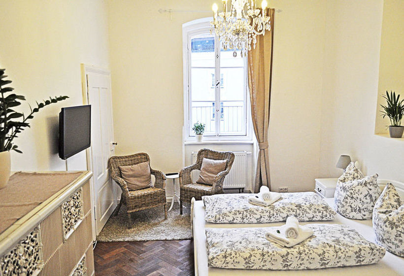 Art Hotel & Hostel 17