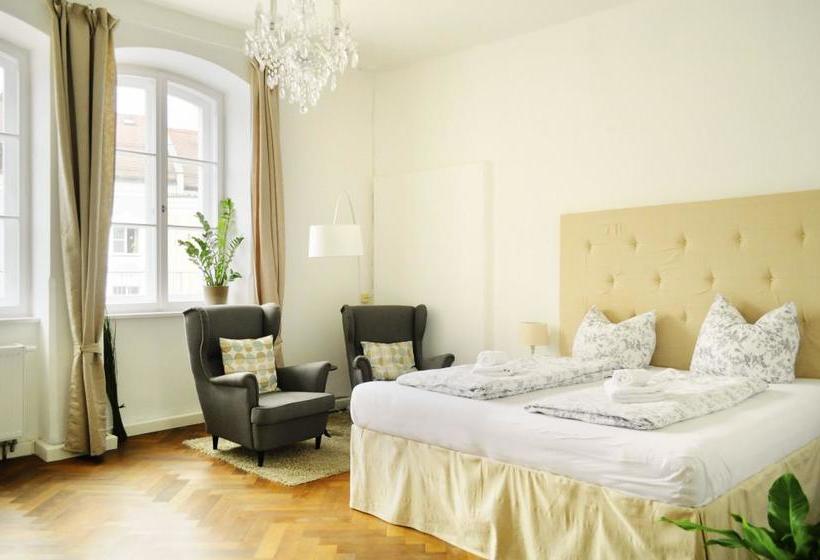 Art Hotel & Hostel 3