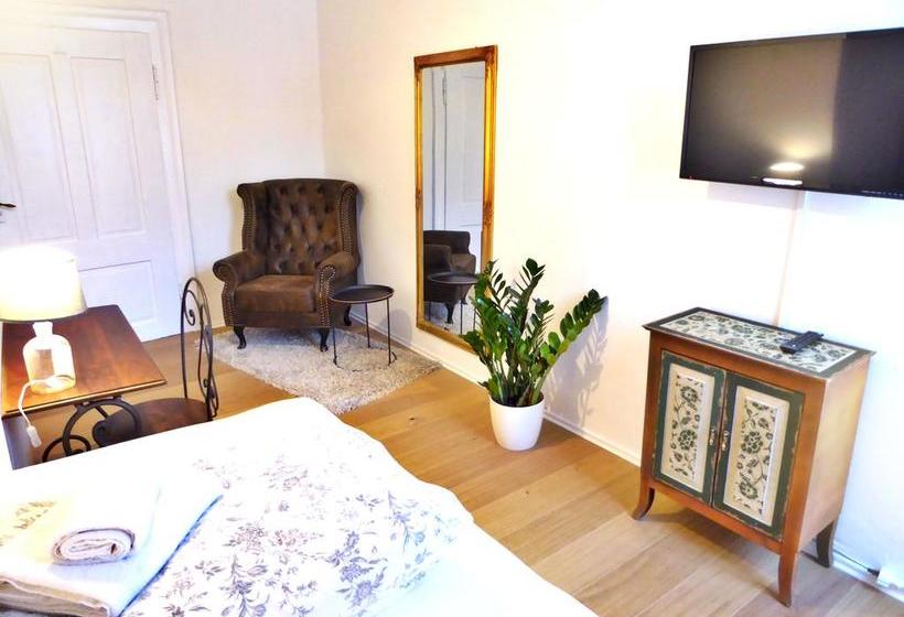 Art Hotel & Hostel 9