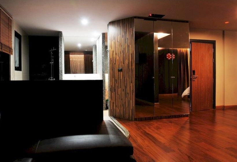 Hotel Mantra Varee 13