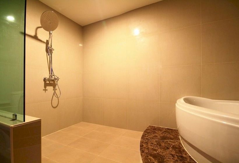 Hotel Mantra Varee 15