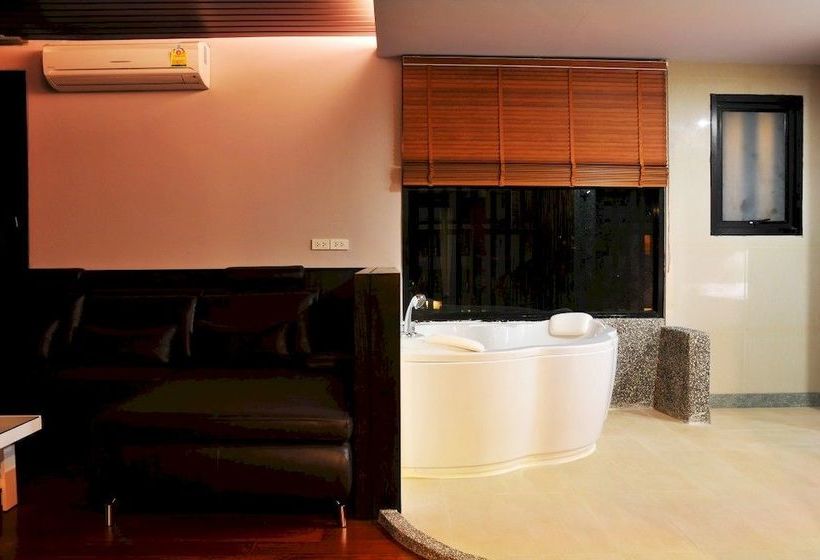 Hotel Mantra Varee 17