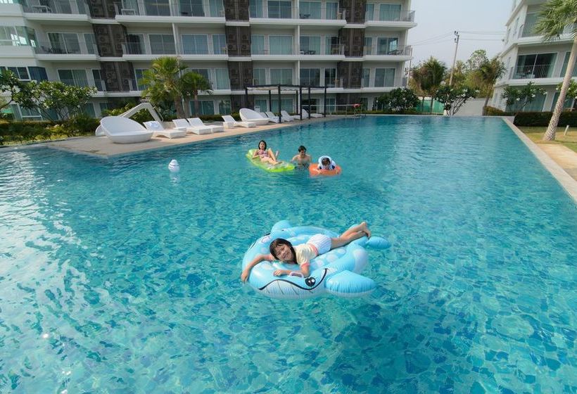 Hotel The Sea Condominium