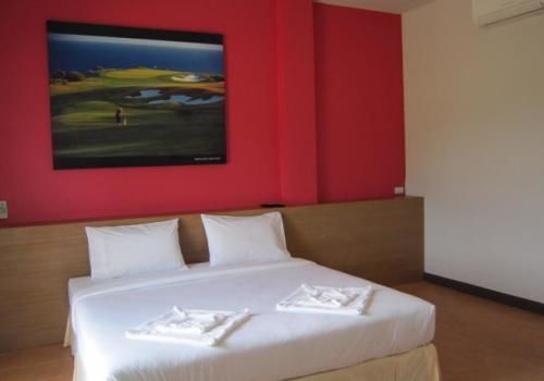 Hotel Palm Driving Range & Resort 18