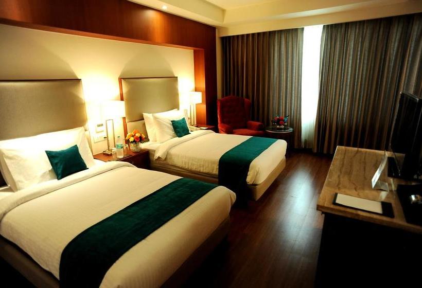 Hotel Sarovar Portico 2