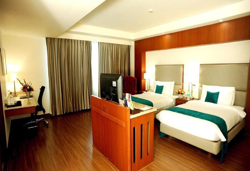 Hotel Sarovar Portico 5