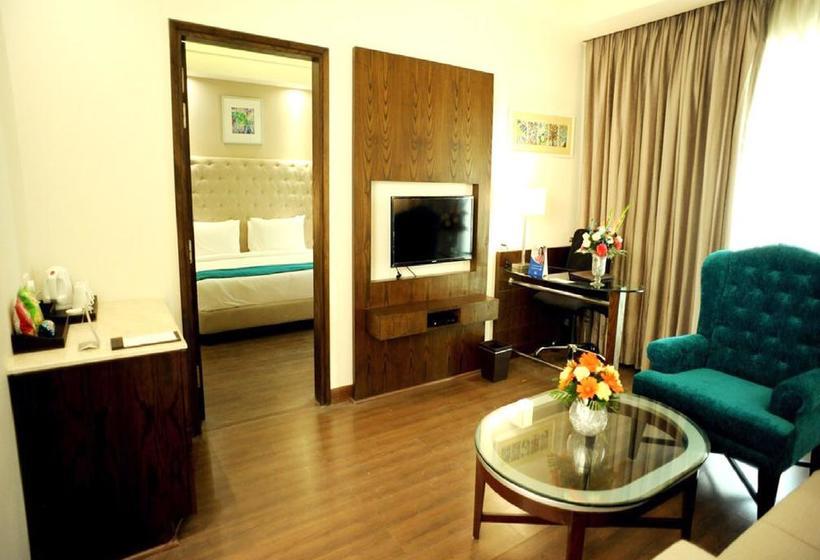 Hotel Sarovar Portico 7