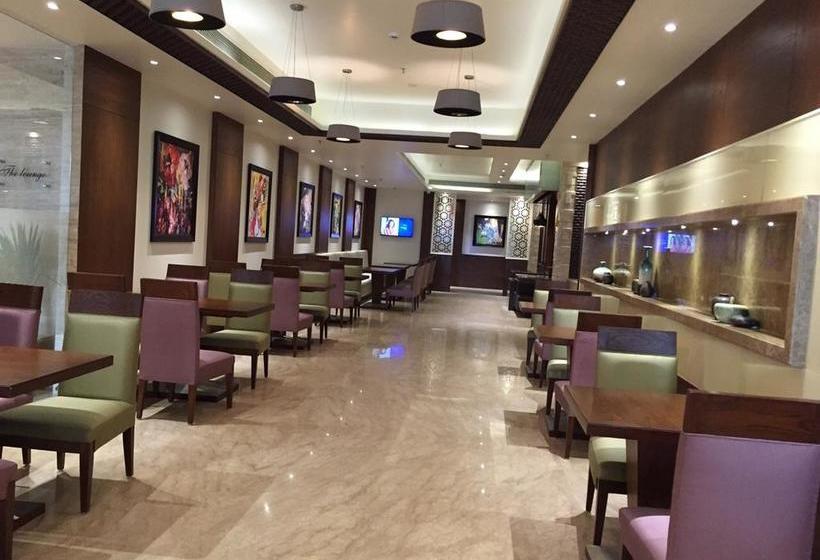 Hotel Sarovar Portico 8