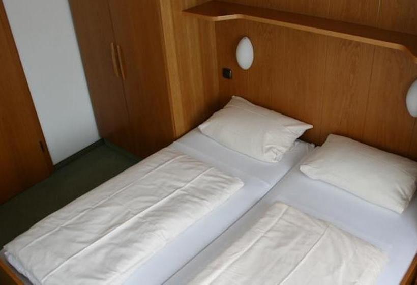 Hotel Big Mountain Restaurant & Hostel 5