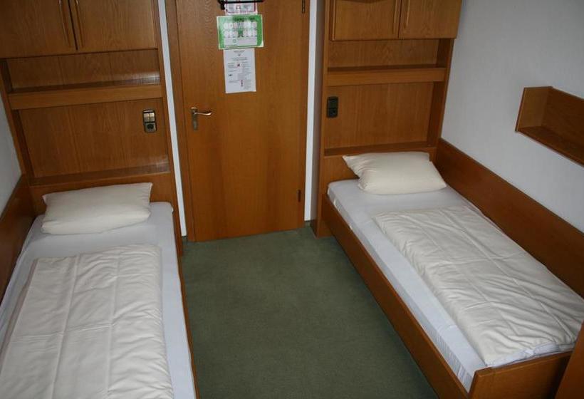 Hotel Big Mountain Restaurant & Hostel 6