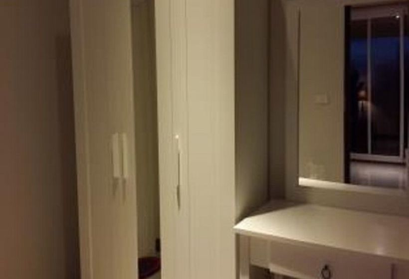 Hotel Apichada Villa 18