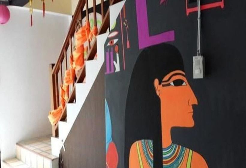 Hostel The Nomad House 12