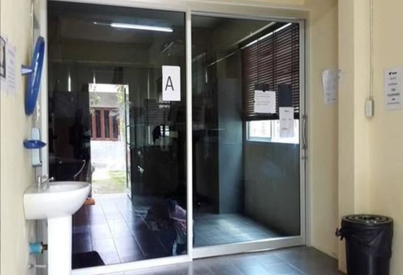 Hostel The Nomad House 8