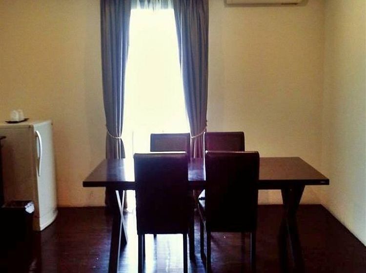 Hotel 296 The Radtanaiya Residence 13