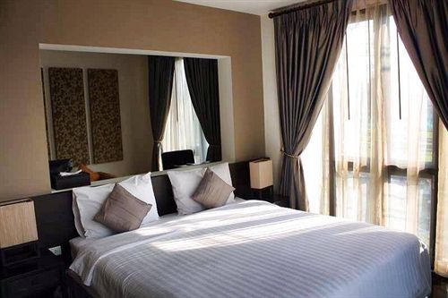 Hotel 296 The Radtanaiya Residence 8