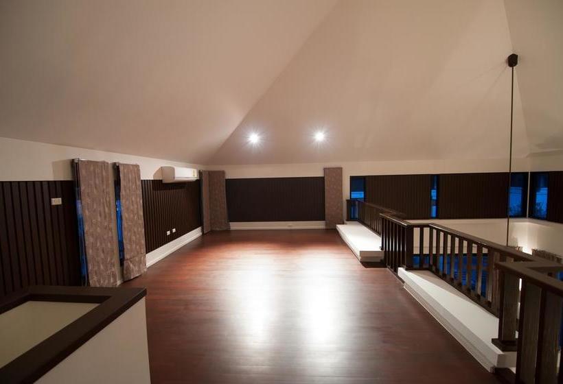 The Oriental Beach Resort 10