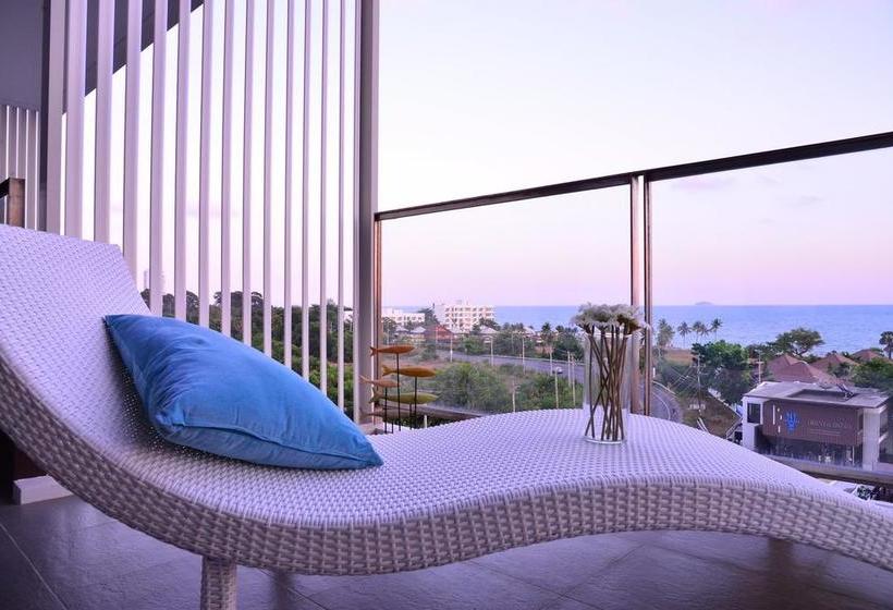 The Oriental Beach Resort 16