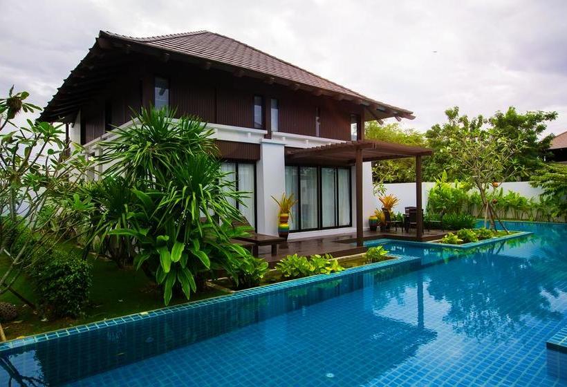 The Oriental Beach Resort 19