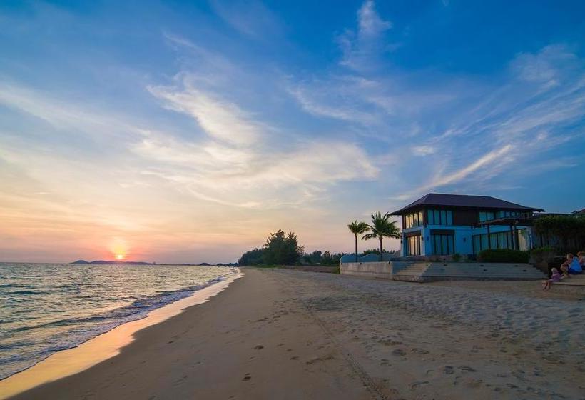 The Oriental Beach Resort 6