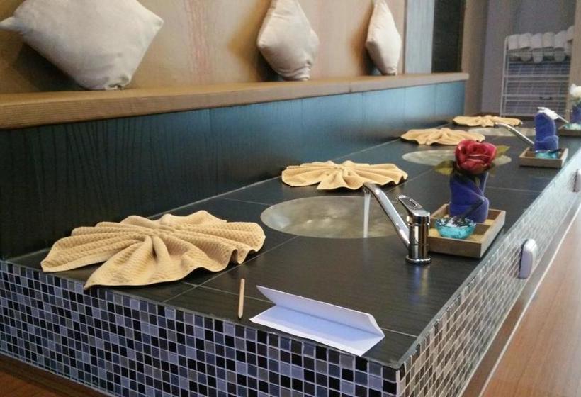 Hotel 42c The Chic 18