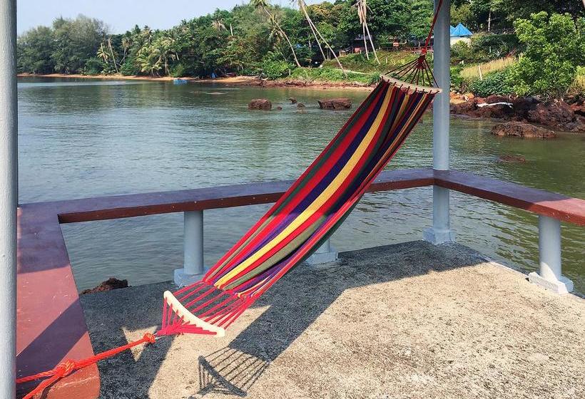 Koh Mak Buri Hut Natural Resort 13