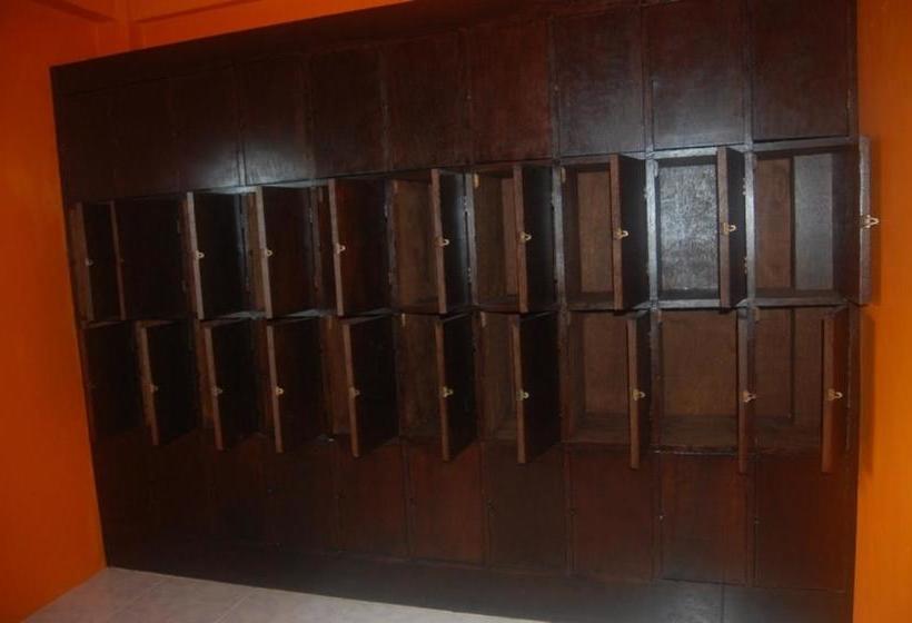 Hostel at Beach Bed & Bar 11