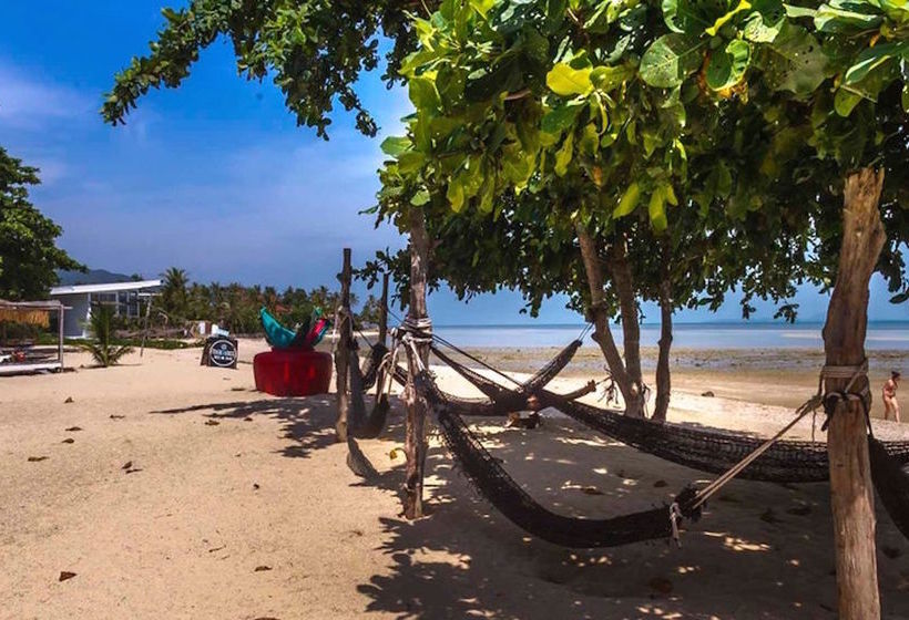 Hostel at Beach Bed & Bar 18