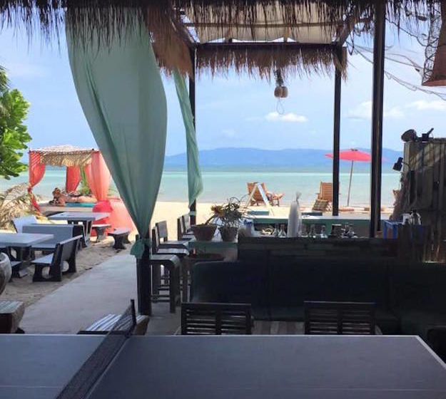 Hostel at Beach Bed & Bar 19