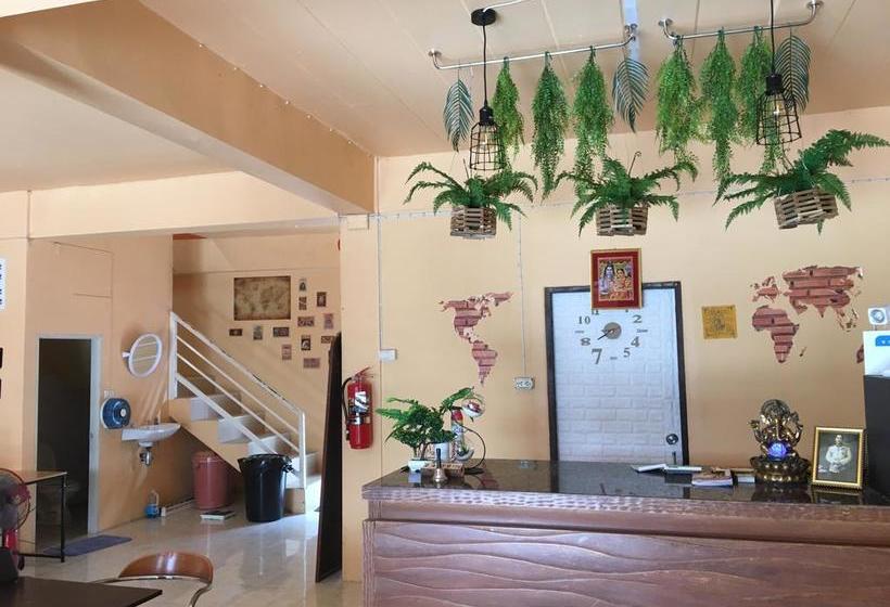 Hostel at Beach Bed & Bar 4