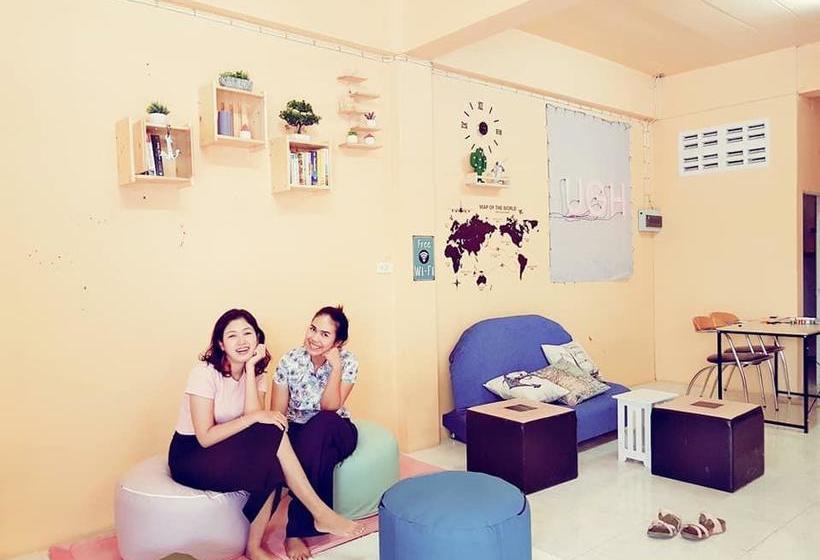 Hostel at Beach Bed & Bar 7