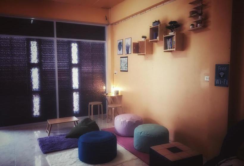 Hostel at Beach Bed & Bar 8