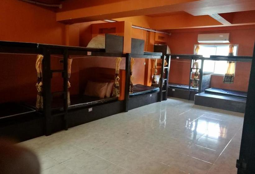 Hostel at Beach Bed & Bar 9