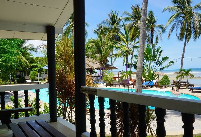 The Beach Village - Hostel 13