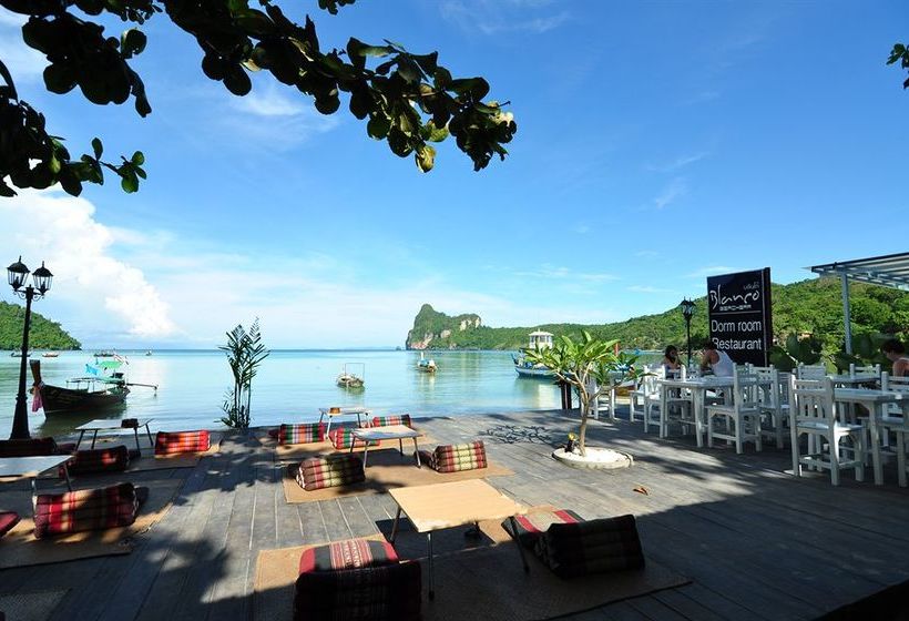 Hostel Blanco Dorm Room & Restaurant 16