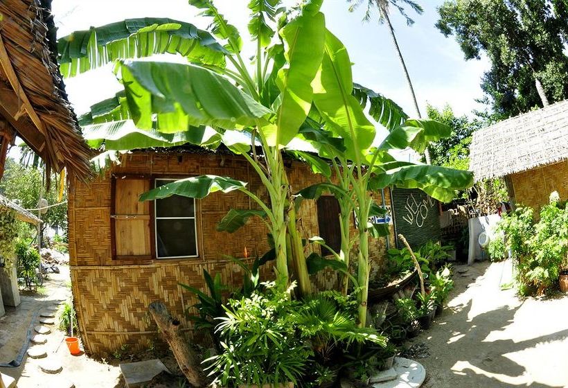 Hostel Blanco Dorm Room & Restaurant 2