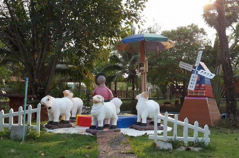 Baandin Resort And Restaurant 16