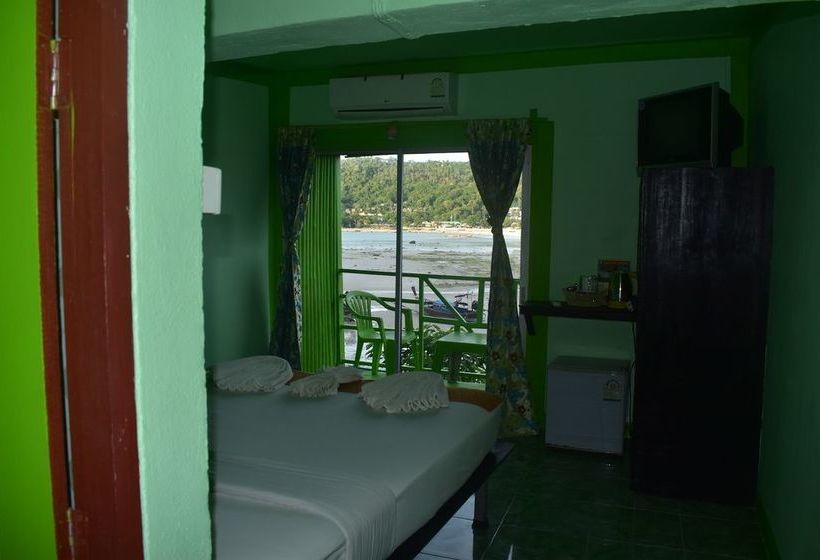 Hotel Phi Phi Beach Front Resort 13