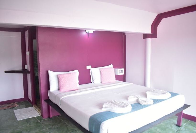 Hotel Phi Phi Beach Front Resort 7