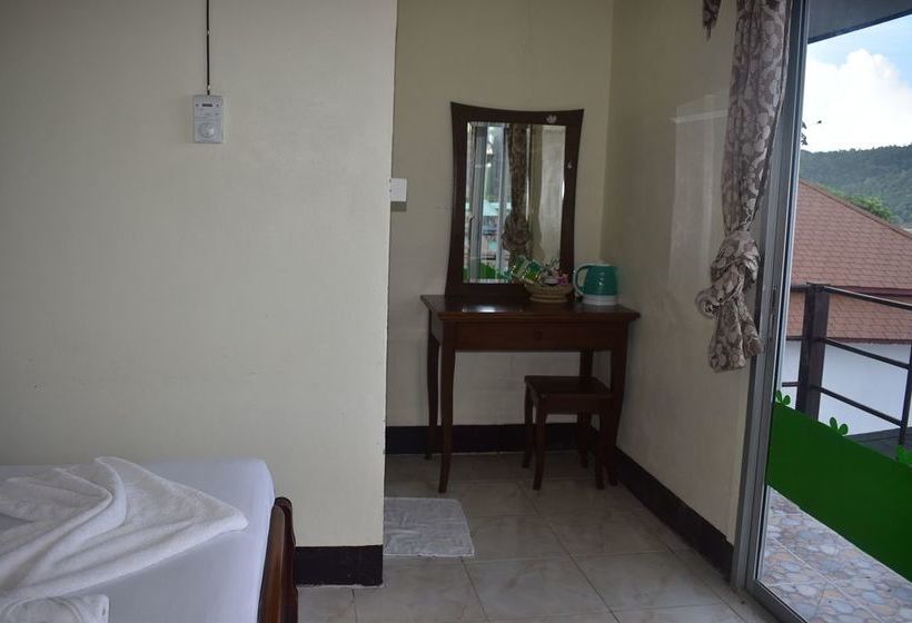 Hotel Phi Phi Beach Front Resort 8