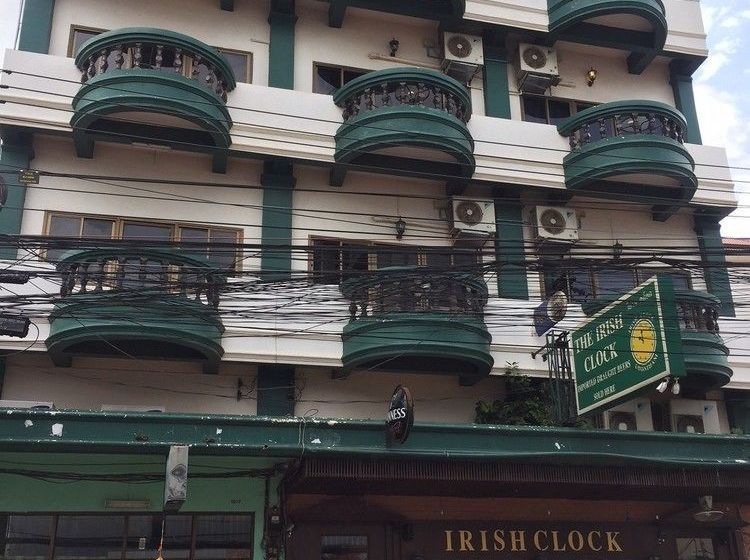 Hotel The Irish Clock