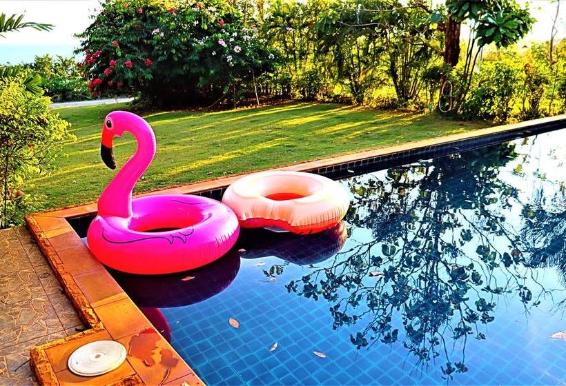 Bamboo Hideaway Resort 10