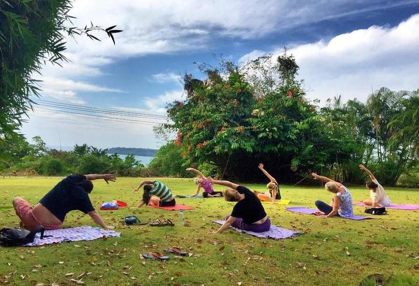 Bamboo Hideaway Resort 14